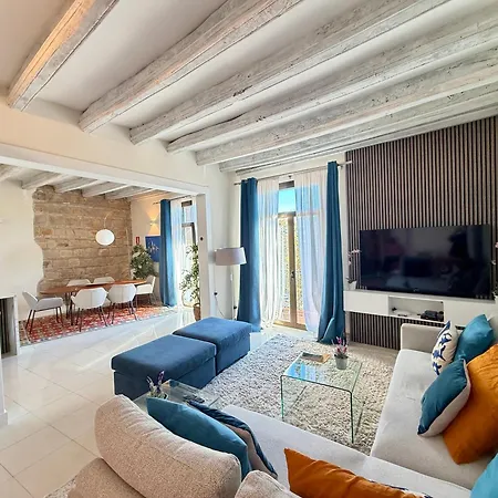 Colom 3br With Balcony & Port Vell Views Apartman