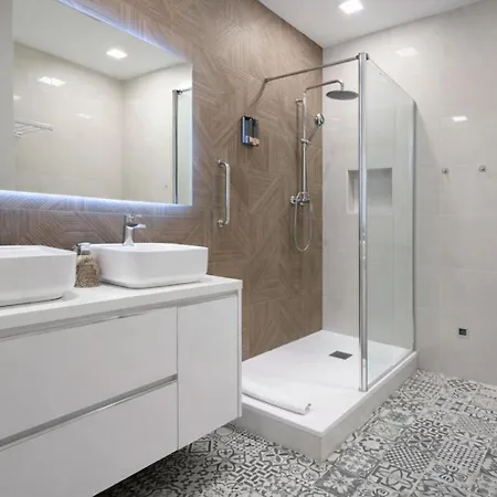 Colom 3br With Balcony & Port Vell Views Apartman